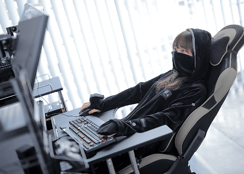 やじうまPC Watch】Bauhutte、“ゲーミング着る毛布”「ダメ着」シリーズ