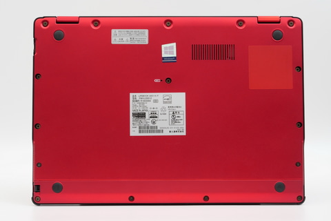 圧倒的軽量PCで定評の富士通から、900g台からでペンにも対応する2in1