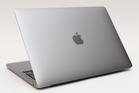 Hothotレビュー】名より実を取ったM2 MacBook Pro 13インチ版。性能を