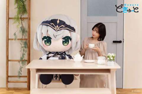 やじうま配信者Watch】超特大ぬいぐるみ「どきゅーと」に兎田ぺこら/宝