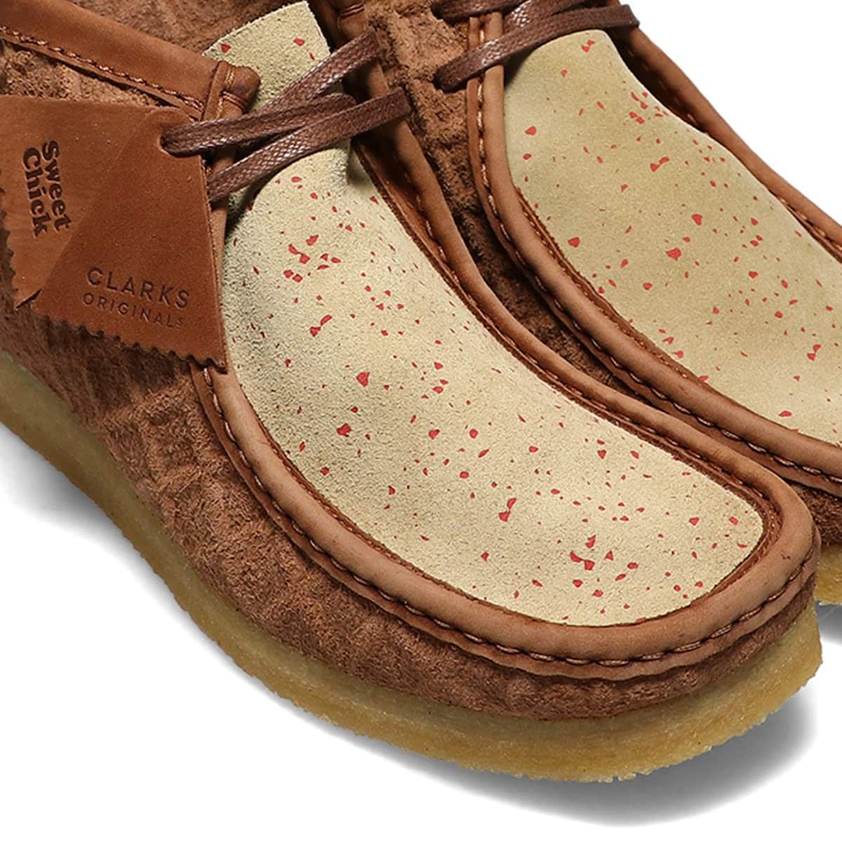 Clarks Sweet Chick x Wallabee Boot BROWN/RED（クラークス