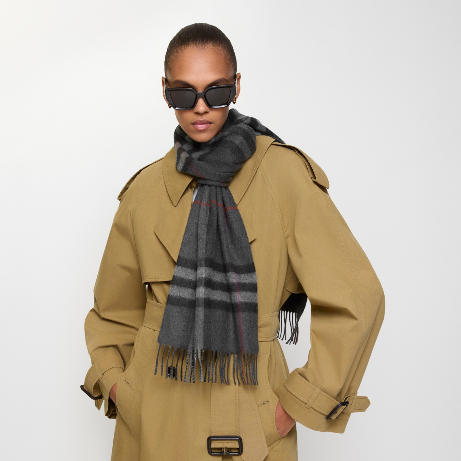 チェック カシミアスカーフ (チャコール) | Burberry®公式サイト