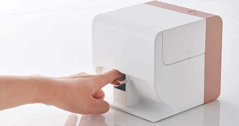 指を入れるだけ」でネイルが印刷できるデジタルネイルプリンター