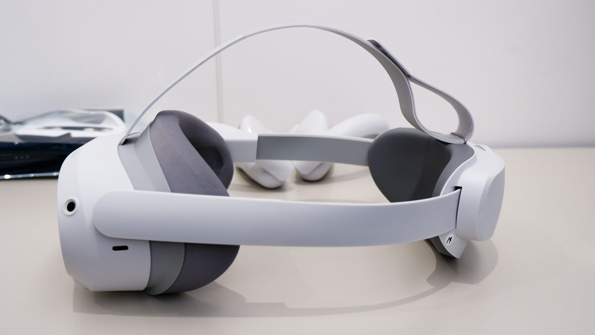 これ以上とない「軽量・高画質・スタンドアロン」 新型VRヘッドセット