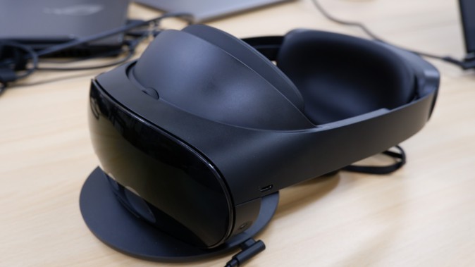 これはVRデバイスではない——22万円超の新型“XR”ヘッドセット「Meta