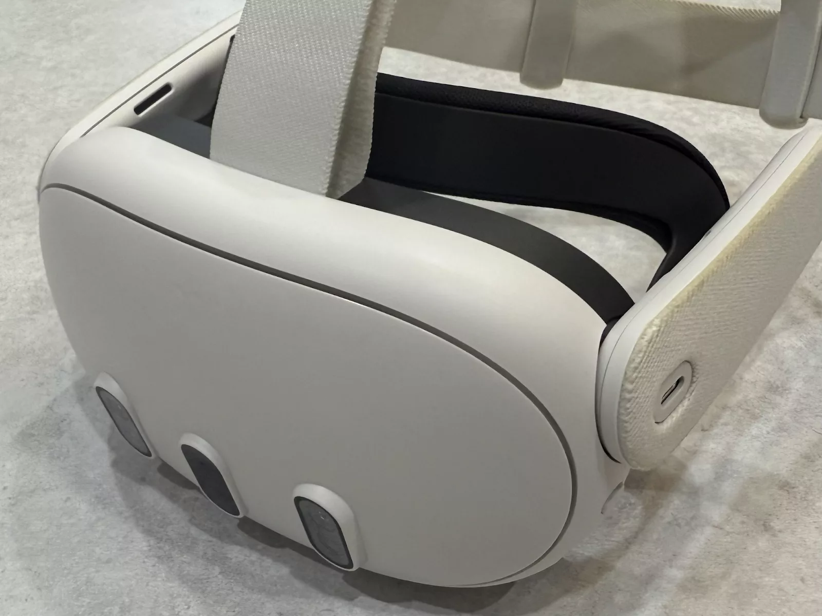 オープンにしすぎているMeta Quest 3公式アクセサリー「オープン接顔部