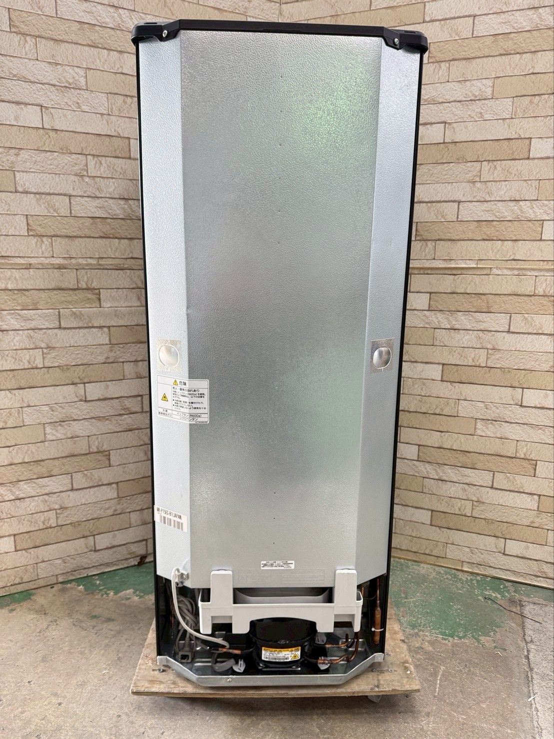 オファー 大阪送料無料☆3か月保障付き☆冷蔵庫☆三菱☆2ドア☆2022年