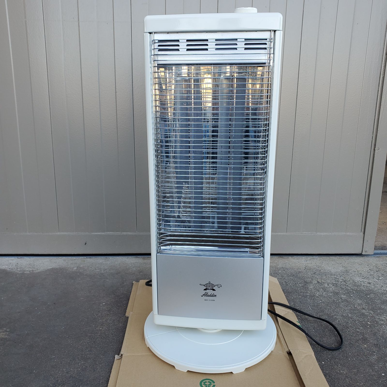 21年製 アラジン Aladdin 電気ストーブ 遠赤 ホワイト AEH-G105N-W