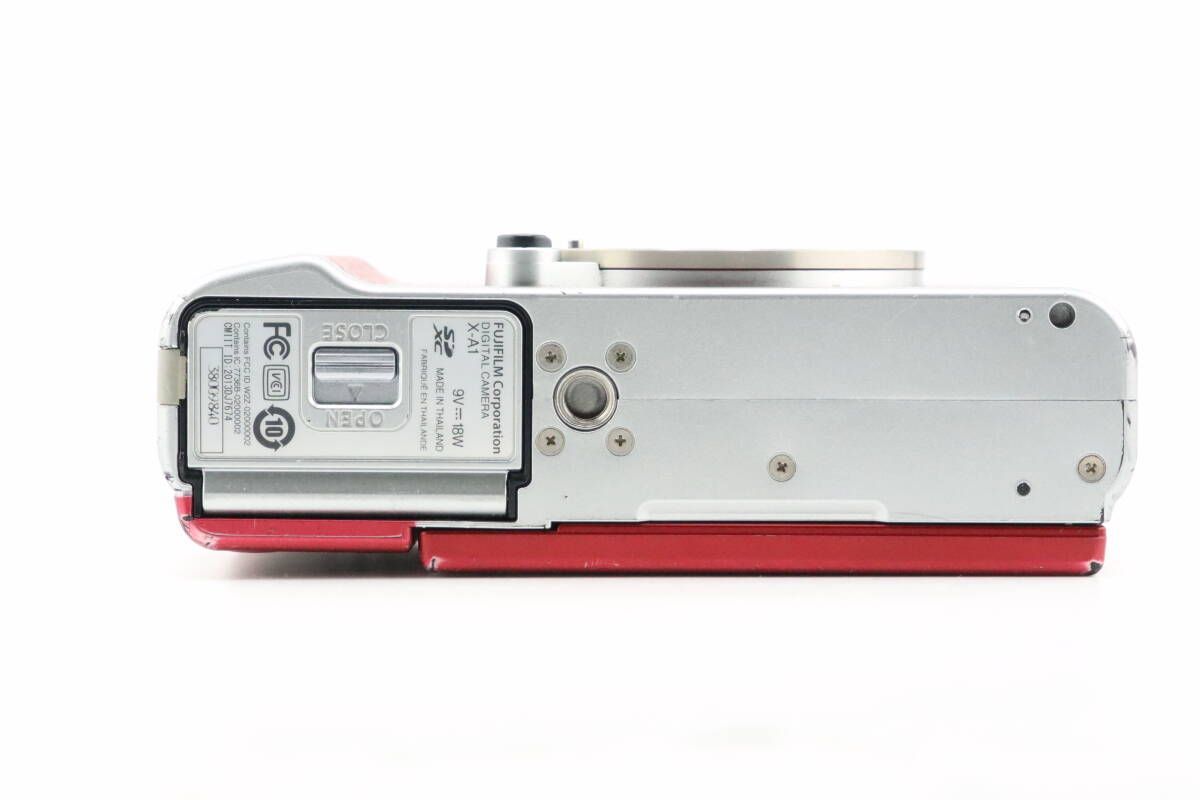 ☆良品☆フジフイルム FUJIFILM X-A1 ボディ レッド 充電器付☆ W1218