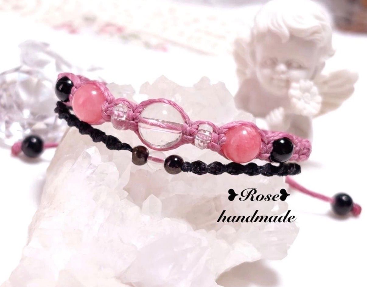 127＊3種の水晶×インカローズ×オニキス＊マクラメ編み二連ブレスレット