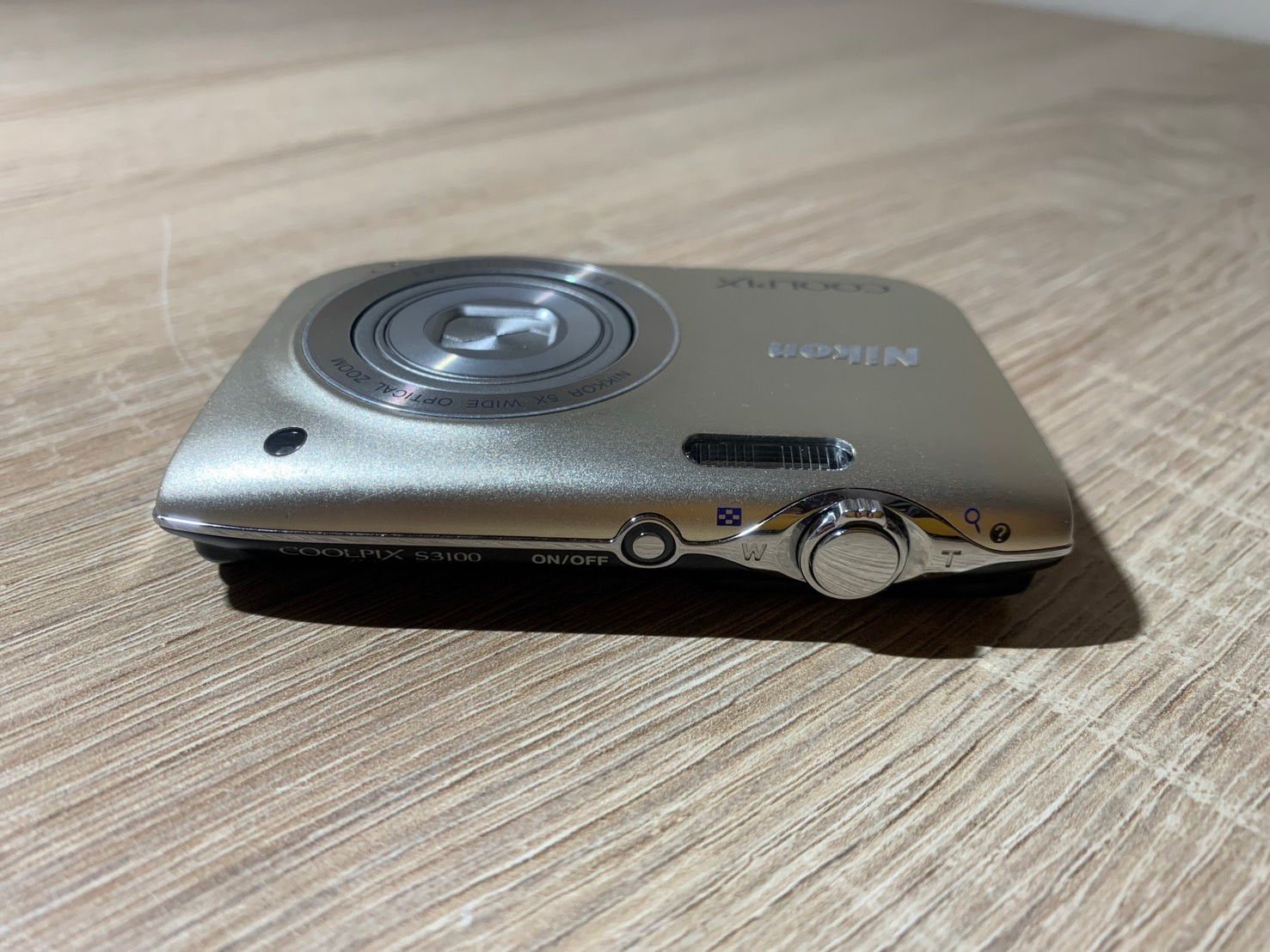 8462 Nikon COOLPIX S3100 シャンパンシルバー デジカメ ジャンク品