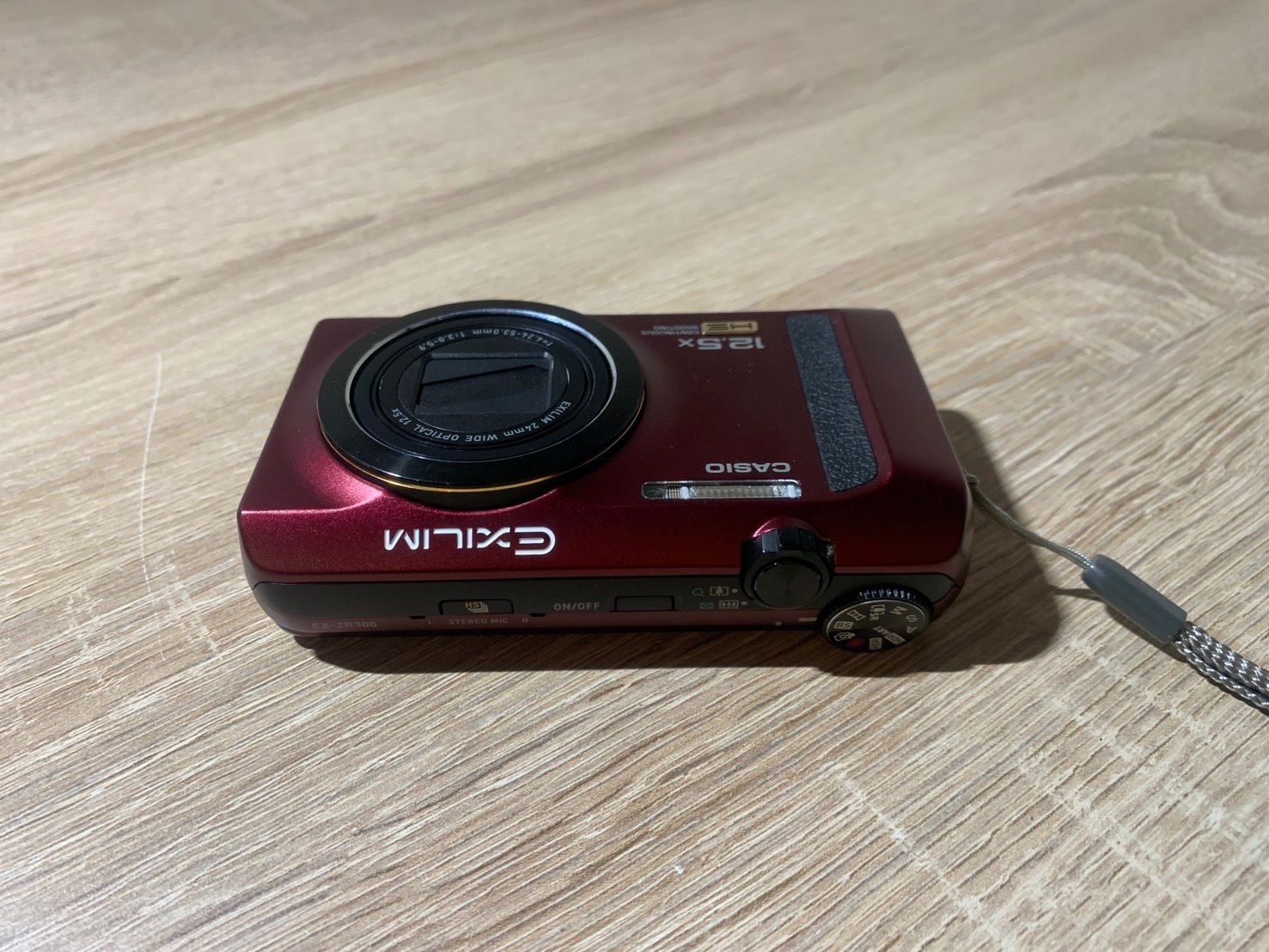 8499 Casio EXILIM EX-ZR300 レッド デジカメ 動作確認済み やや訳アリ