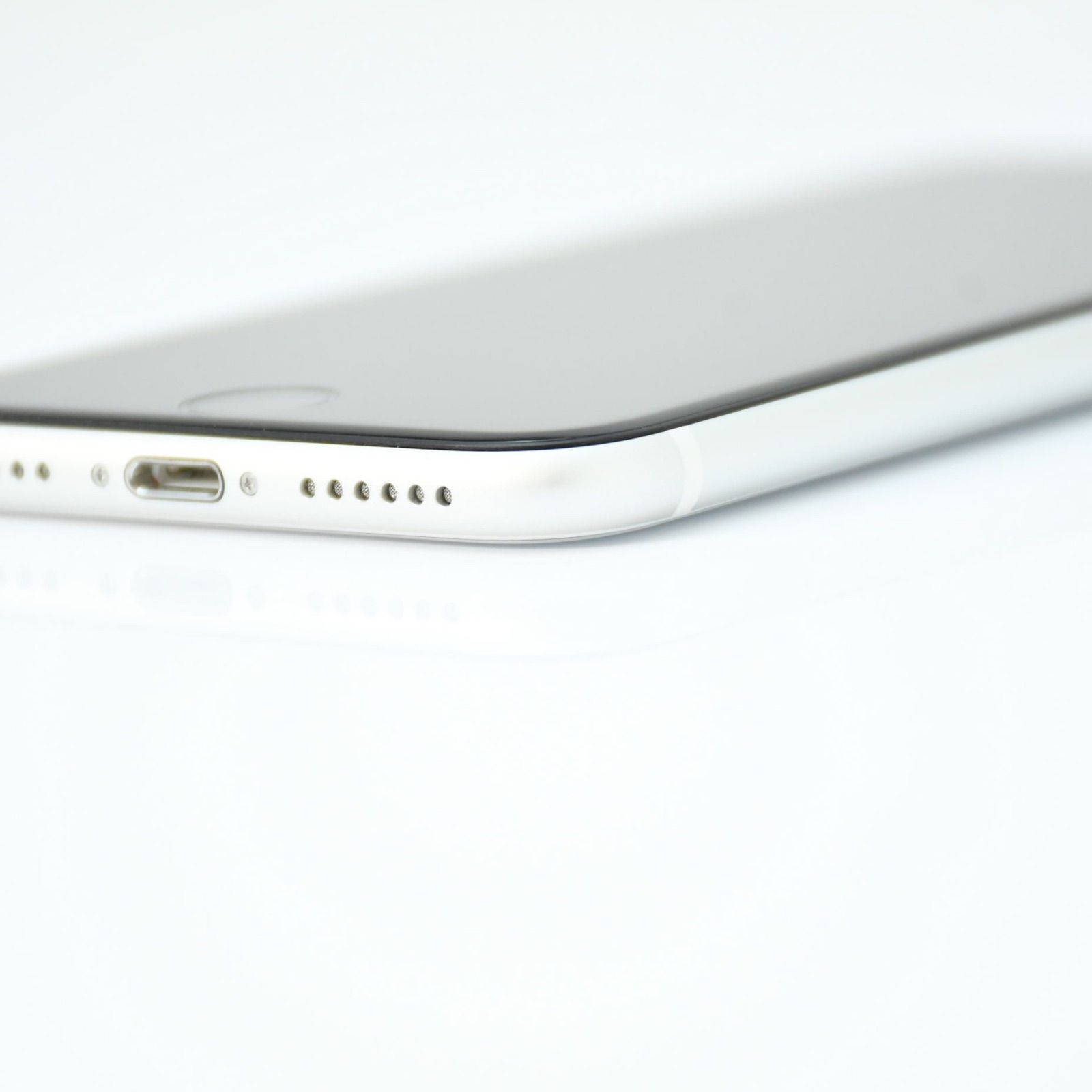 美品＊純正バッテリー最大容量92％】au SIMフリーiPhone SE 第2世代