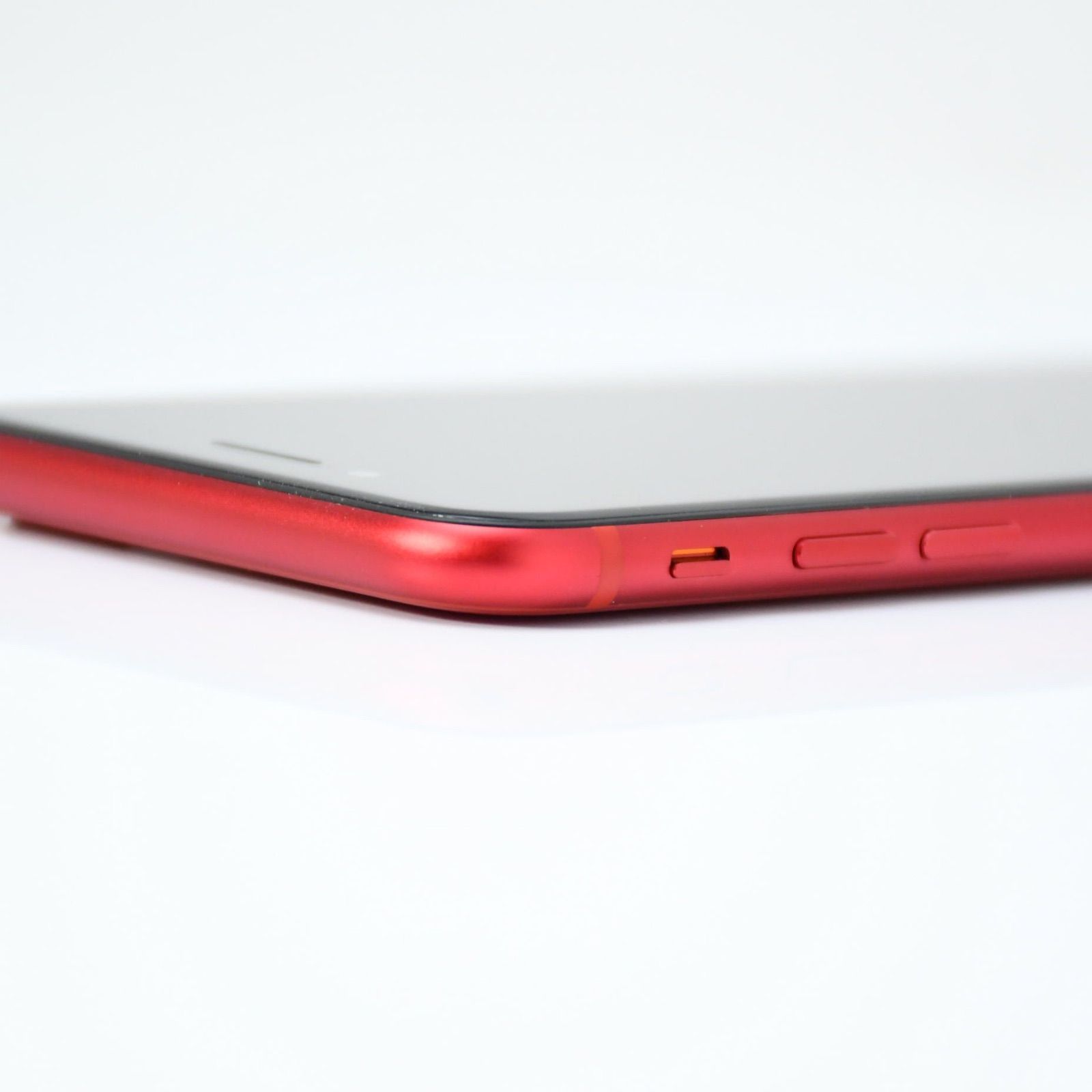 美品＊純正バッテリー最大容量83％】docomo SIMフリーiPhone SE 第2