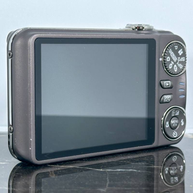 美品】FUJIFILM FinePix T300 ガンメタリック コンパクトデジタル
