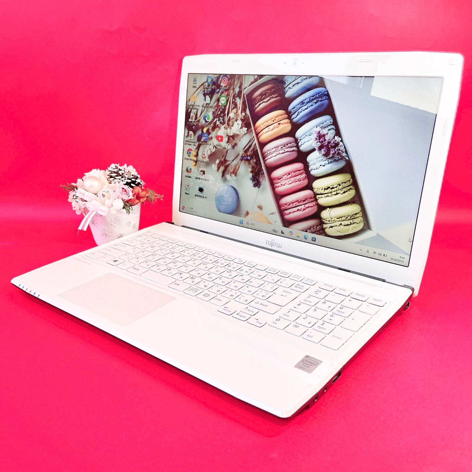 ブルーレイ見れる❣️おしゃれホワイト✨️高性能Corei7✨️薄型ノート