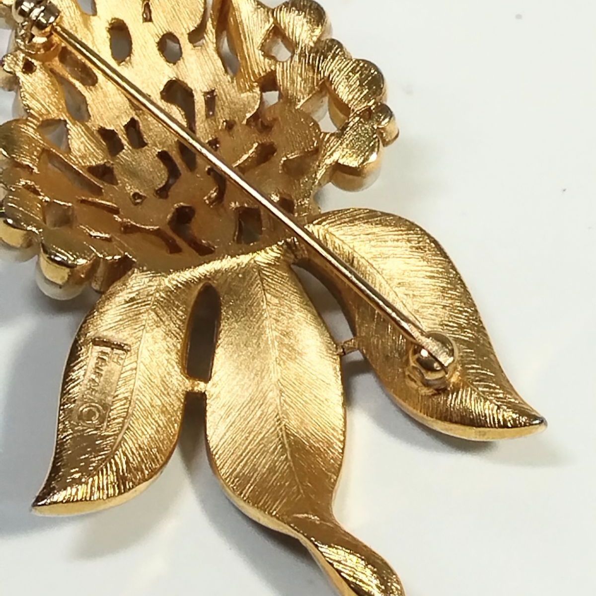 クラウン・トリファリ パール＆ラインストーン クラスター ゴールド