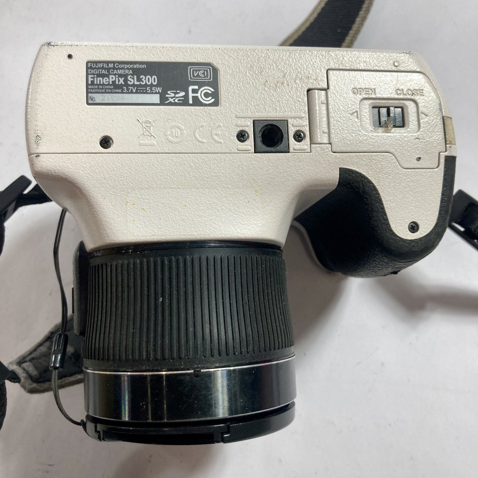 ☆ FUJIFILM 富士フィルム デジタルカメラ FinePix SL300 ホワイト