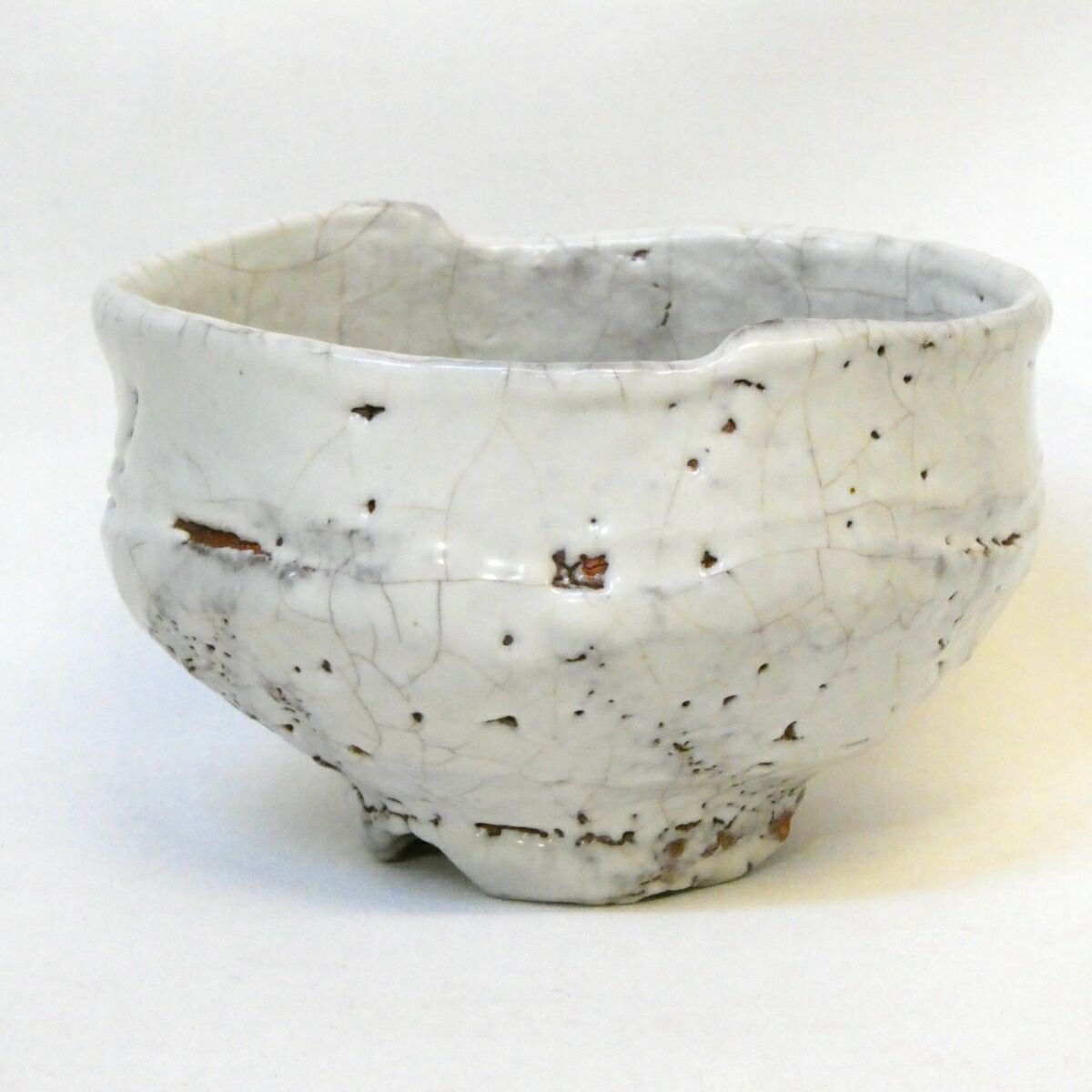 二月の特売品】吉田萩苑作 萩焼 白釉 茶碗 割高台 鬼萩 茶道具【中古