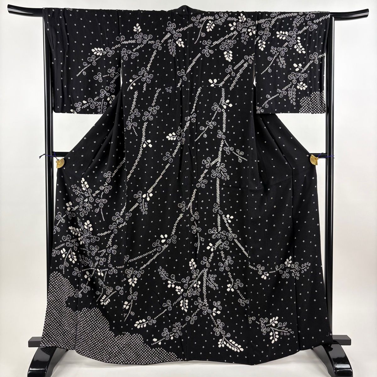 訪問着 身丈165cm 裄丈66cm M 袷 萩 雲文 絞り 黒 正絹 秀品 【中古