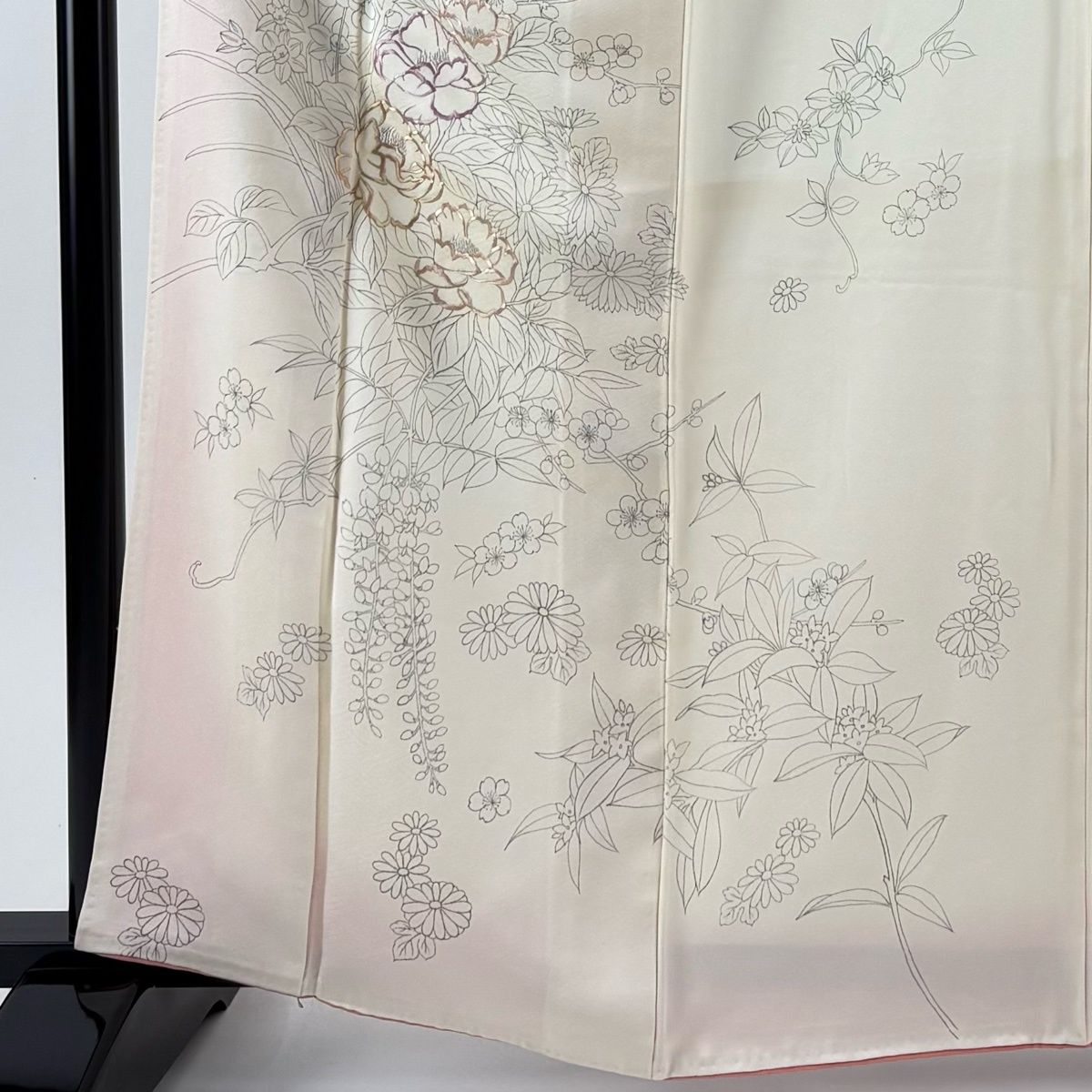 付下げ 身丈165cm 裄丈65cm M 袷 草花 牡丹と梅 刺繍 クリーム 正絹 秀