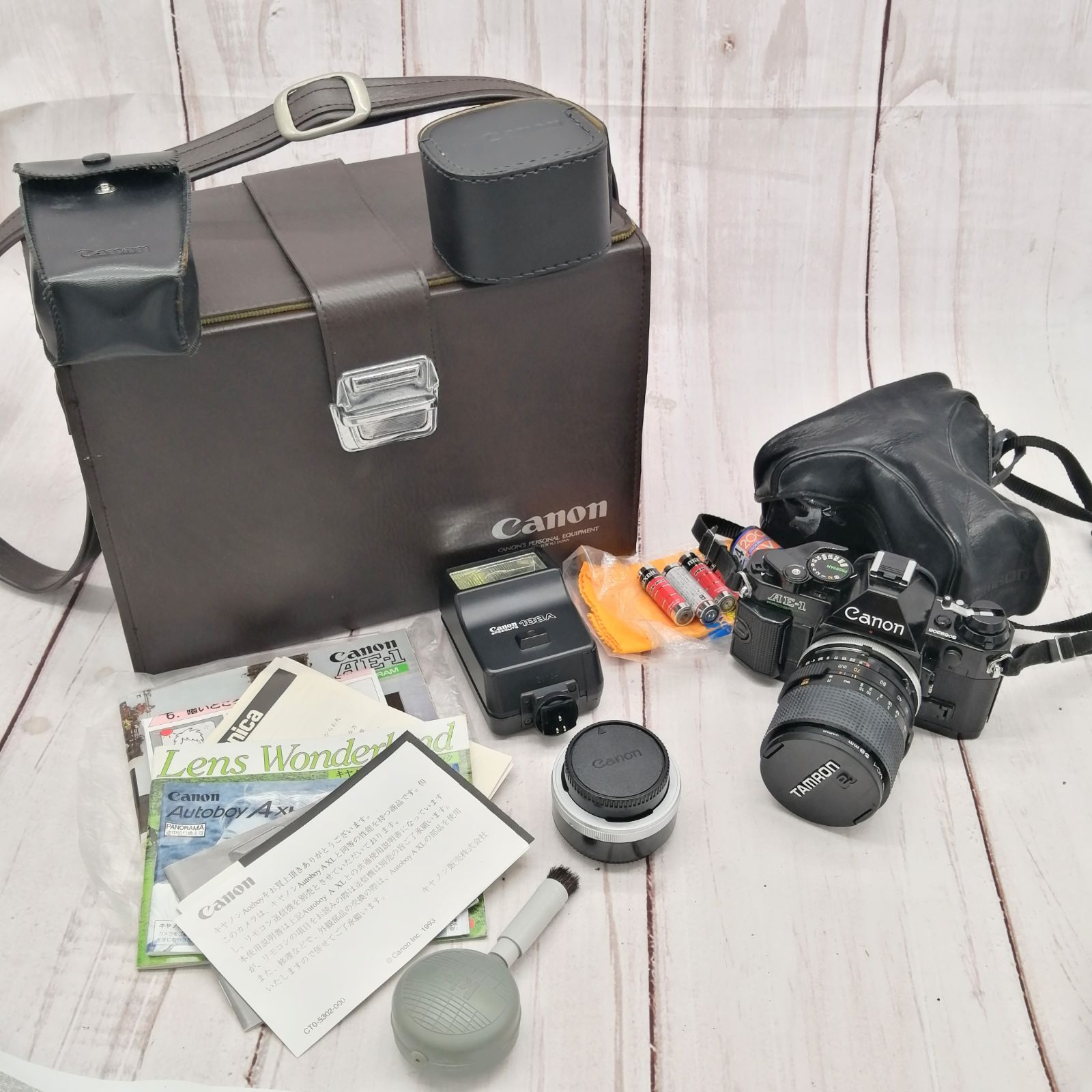 Canon AE-1 フィルムカメラ、Canon 188Aフラッシュ Pair Of Canon