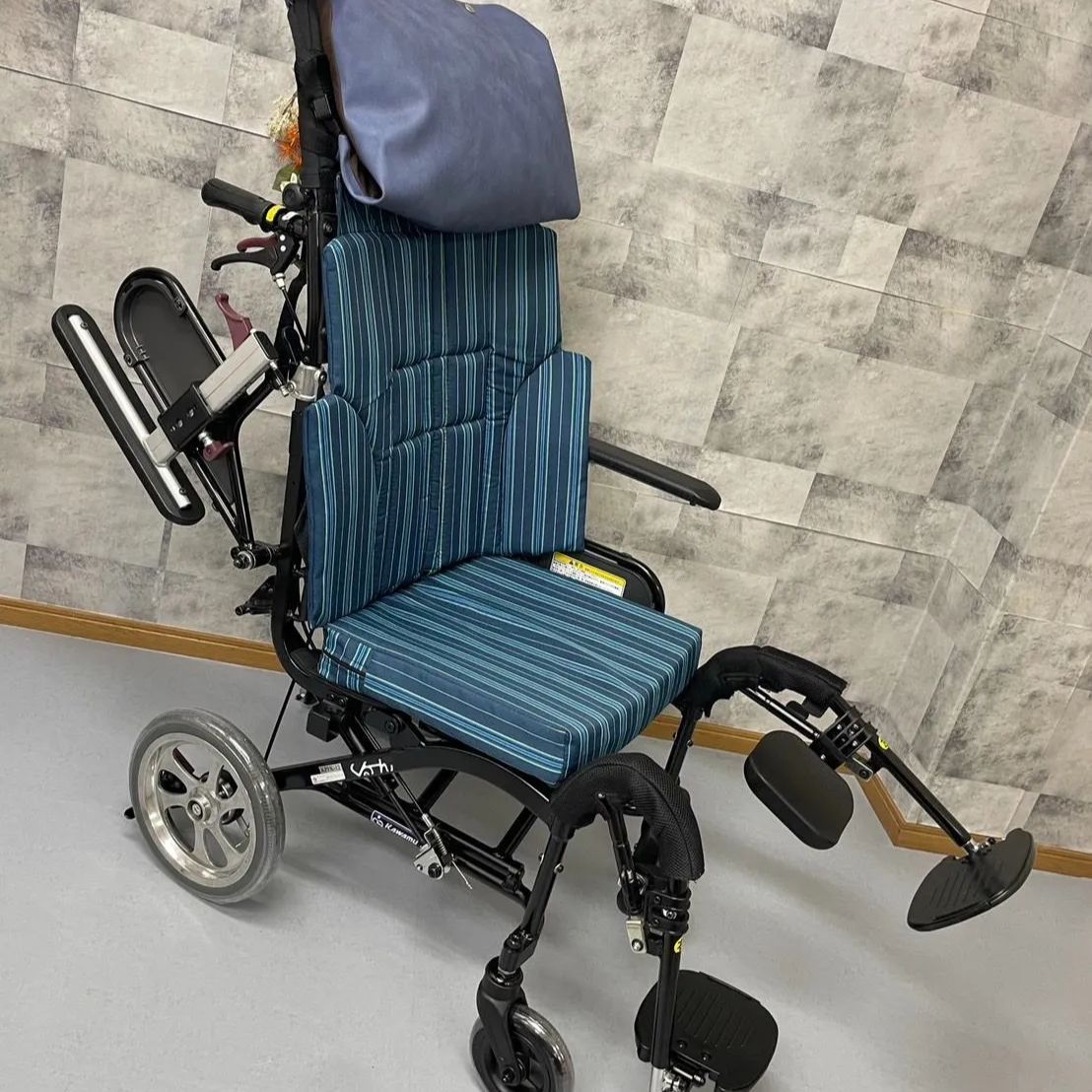 KPFK-12 くるーん KAWAMURA カワムラサイクル 介助型車椅子 ティルト