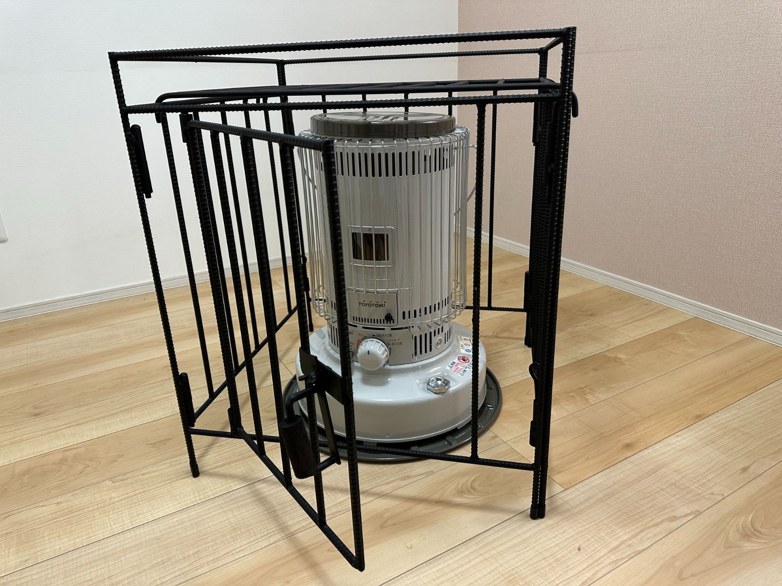 トヨトミ ks-67hストーブガード 黒 手作り アイアン - メルカリ