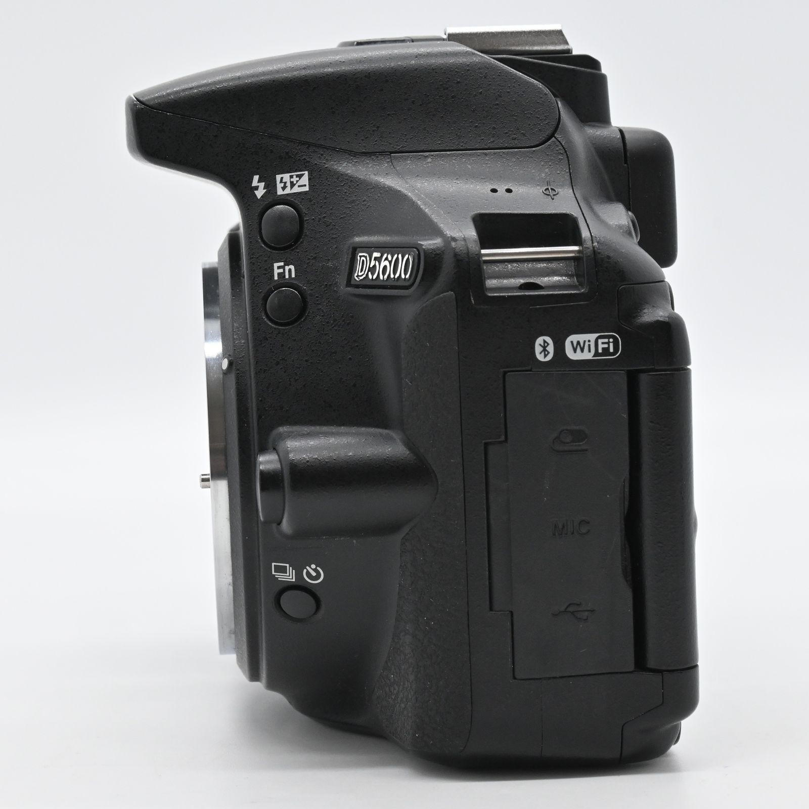 Nikon D5600 18-140 VR レンズキット ショット数 15968回 - メルカリ