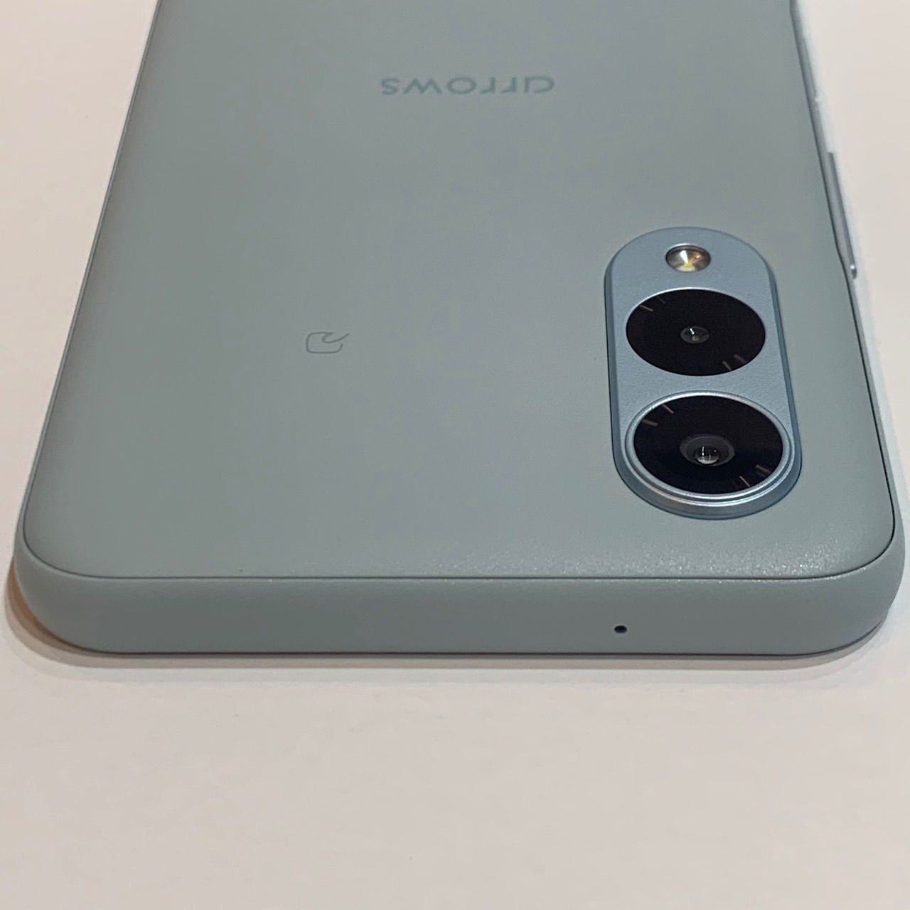 中古〕FCNT arrows We2 64GB ライトブルー F-52E docomo SIMフリー