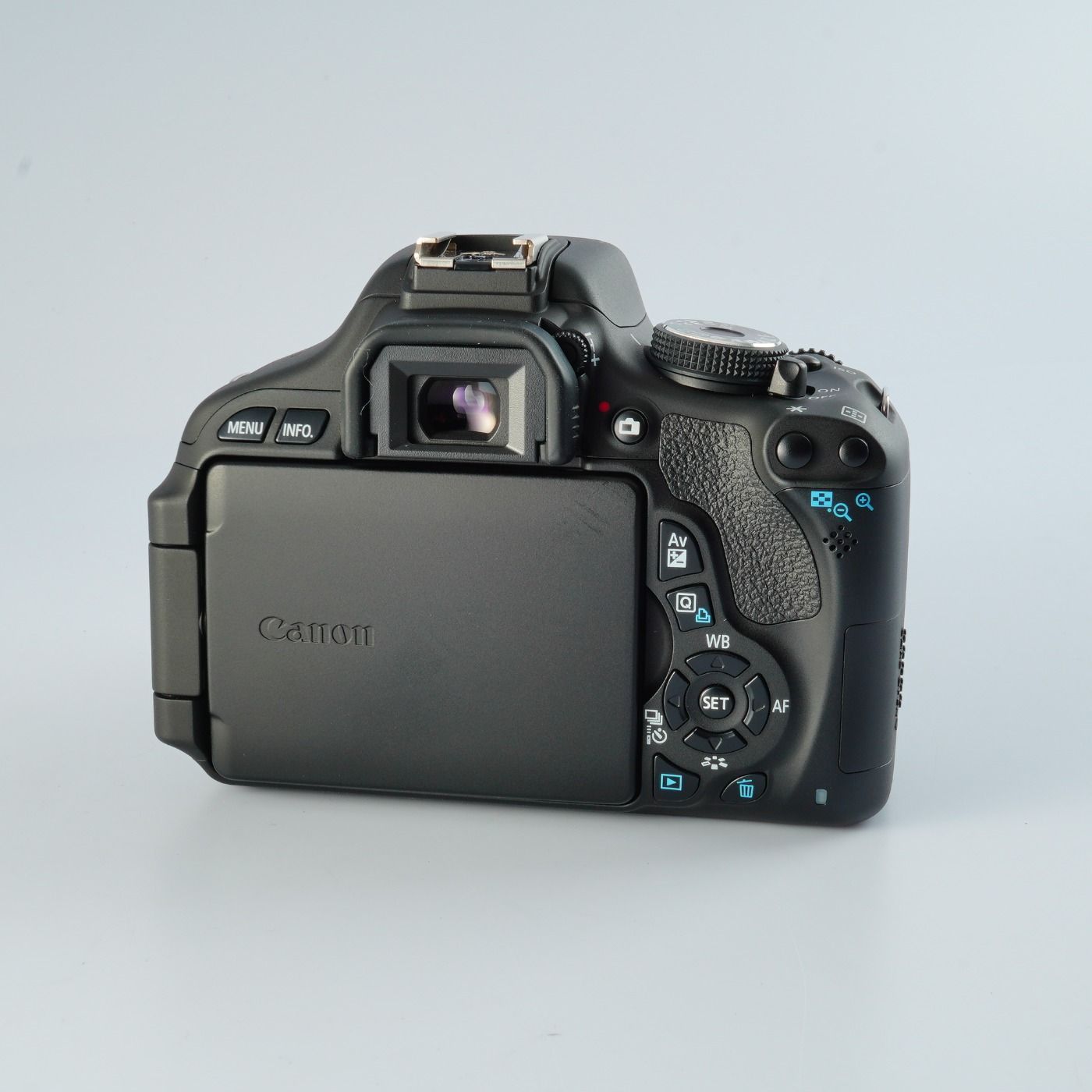 Canon キヤノン EOS Kiss X5 ( Rebel T3i ) + EF-S 18-55mm F/3.5-5.6