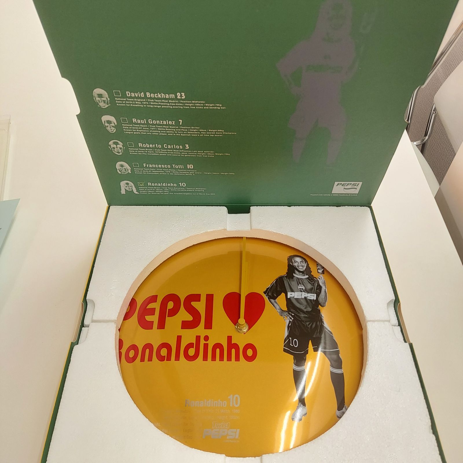 希少】非売品 ペプシ ビッグバッジクロック ロナウジーニョ 缶バッチ型