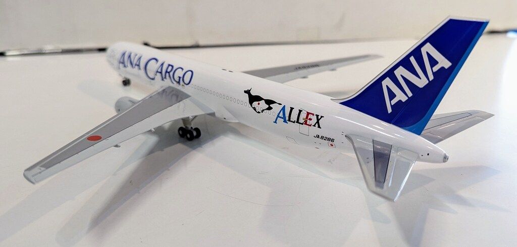 全日空商事 1/200 ANA Boeing 767-300BCF NH20029 - メルカリ