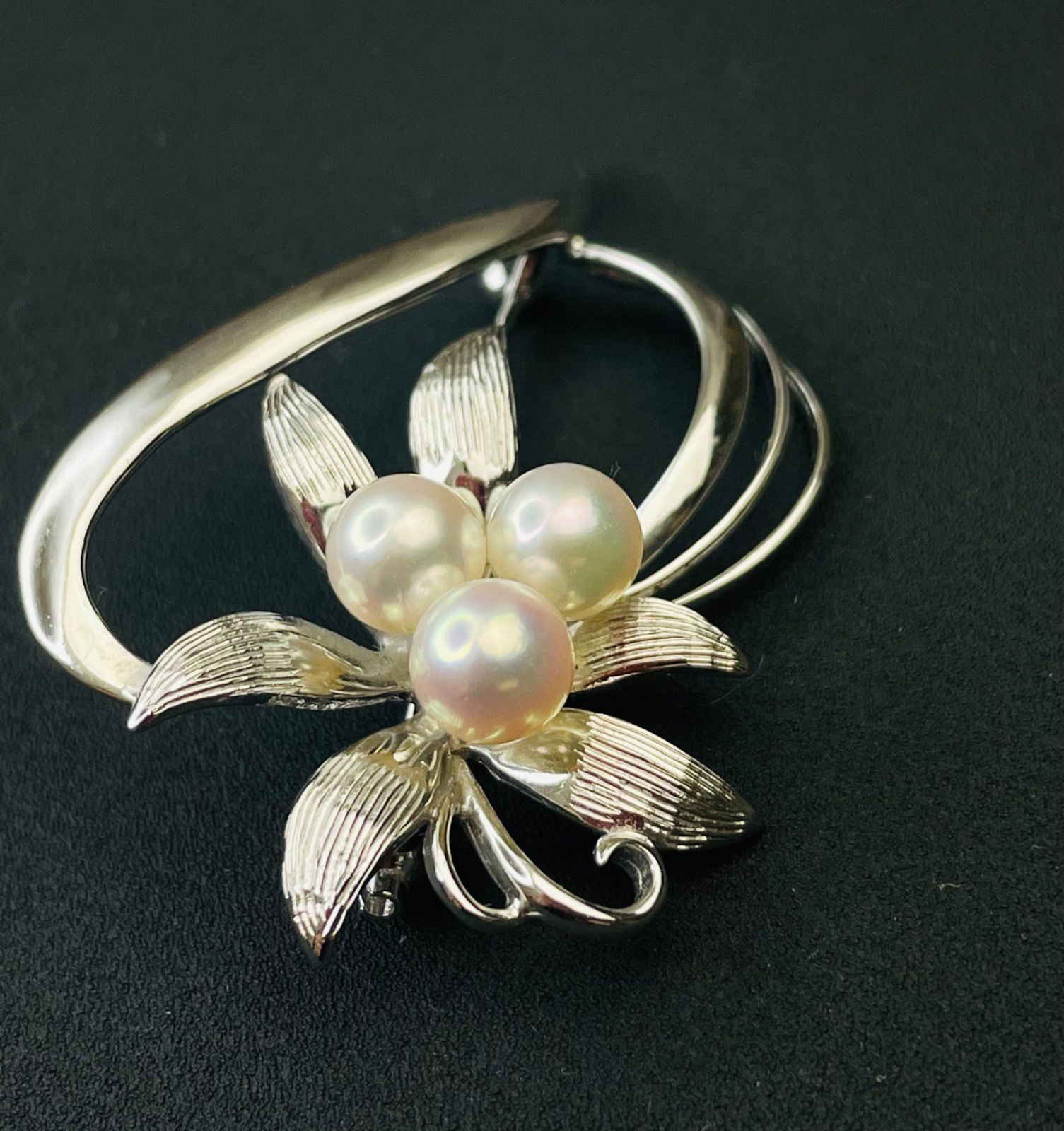 美品 アコヤ本真珠パール5.7-5.8mm ブローチ 花モチーフ シルバー 金具