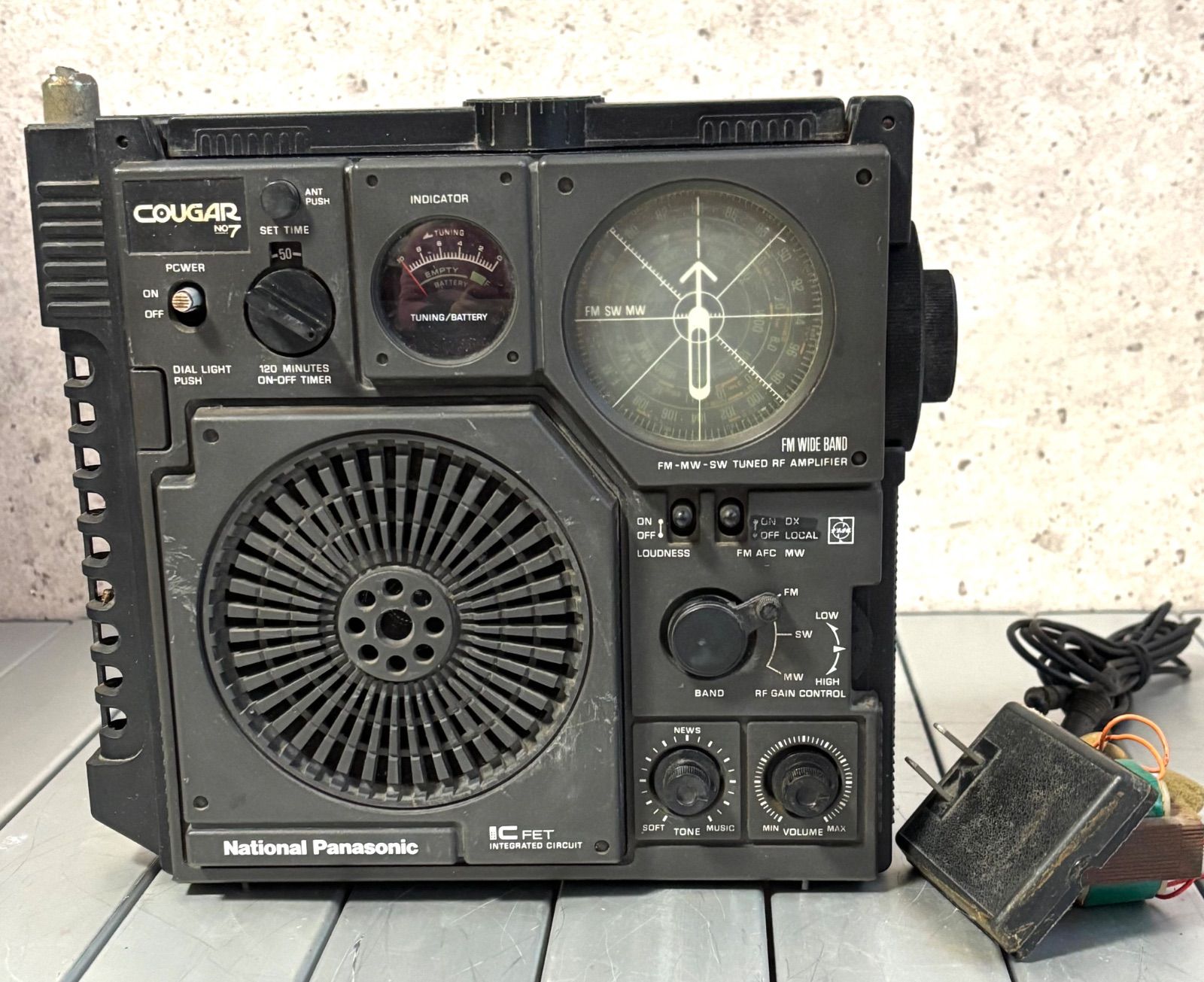 ナショナル受信機R-48号用キャビネット（シャーシは入っていません）