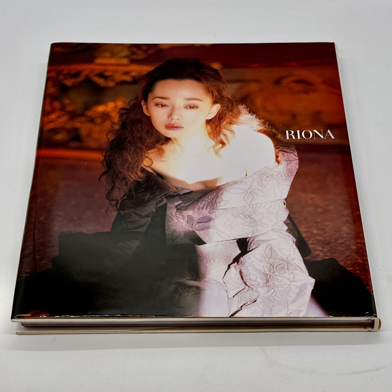 葉月里緒奈 写真集「RIONA」撮影:篠山紀信 - メルカリ