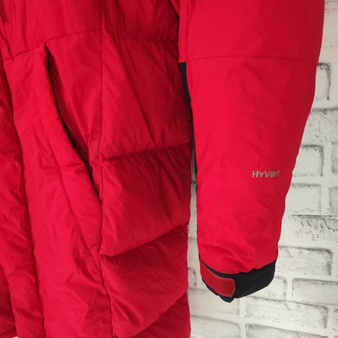 ノースフェイス【THE NORTH FACE】マウンテンダウンコート 赤黒 HYVENT