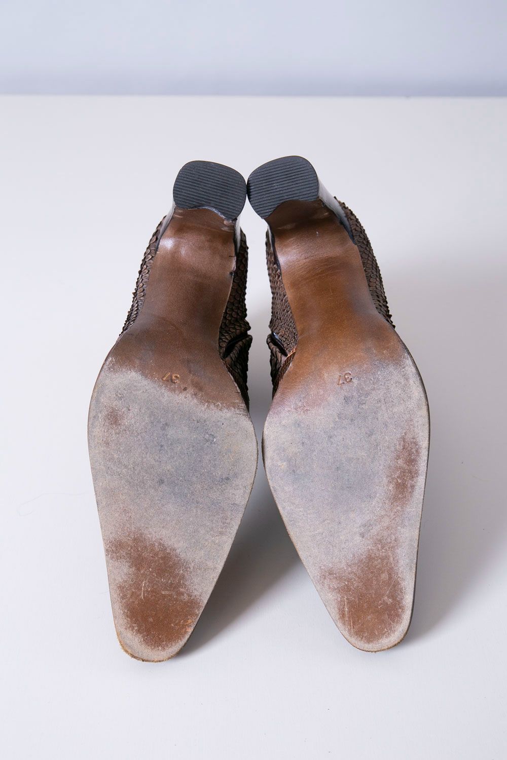 HIROMUTAKAHARA ヒロムタカハラ ヘビ革ヒールショートブーツ - メルカリ