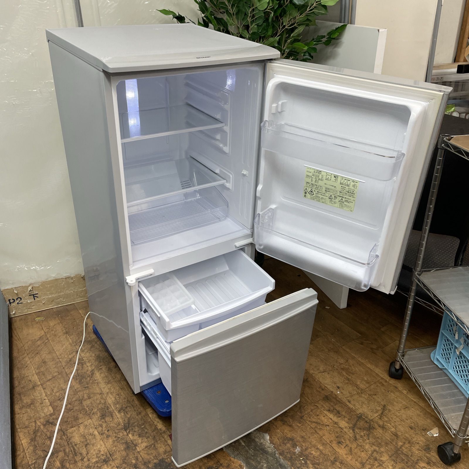 SHARP 冷蔵庫 SJ-14E7-KW 137L 2ドア冷蔵庫 137L 白系 2020年製