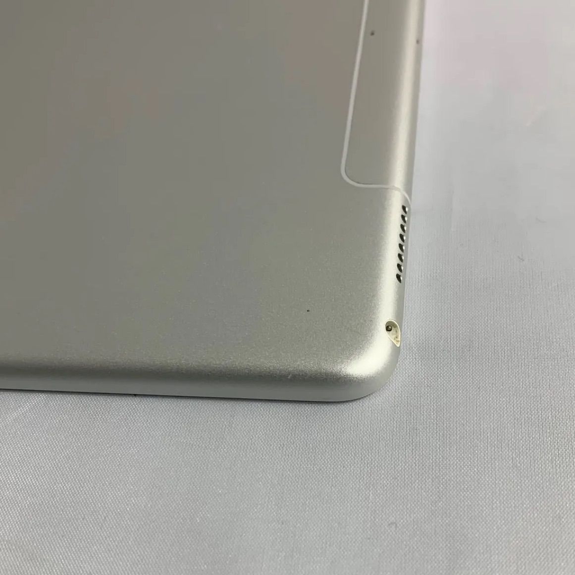 おまけ付き【☆ホワイトスポット有】iPad Pro 10.5インチ 64GB Wi-fi +