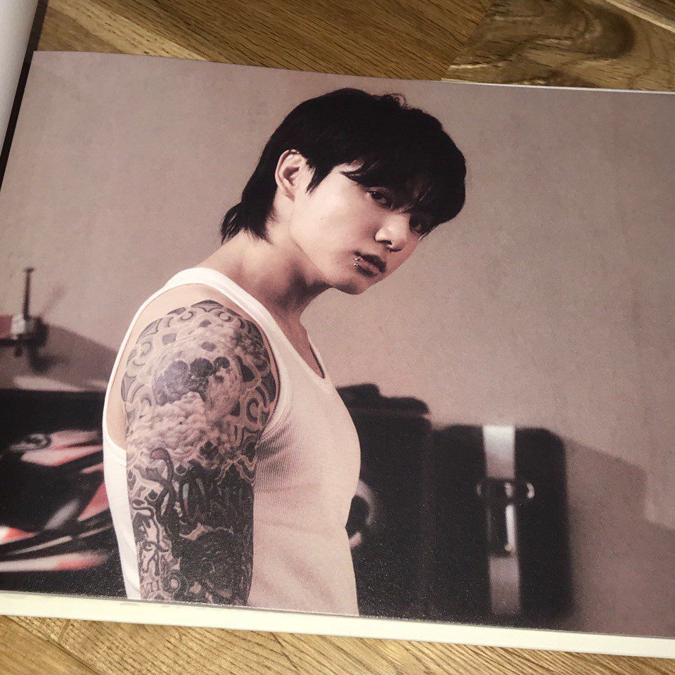 ジョングク(BTS) 直筆サイン「GOLDEN」SOLID ver.CD - メルカリ