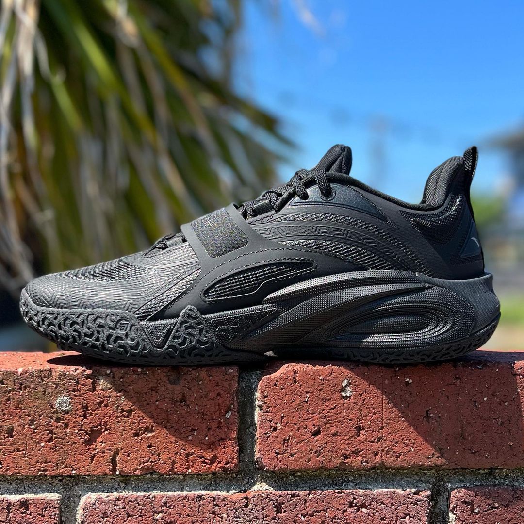 ANTA KAI 1 'BLACK KNIGHT' アンタ カイ 1 カイリー アービング