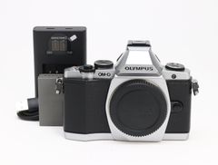AB- (良品) OLYMPUS オリンパス OM-D E-M5 ボディ シルバー シャッター