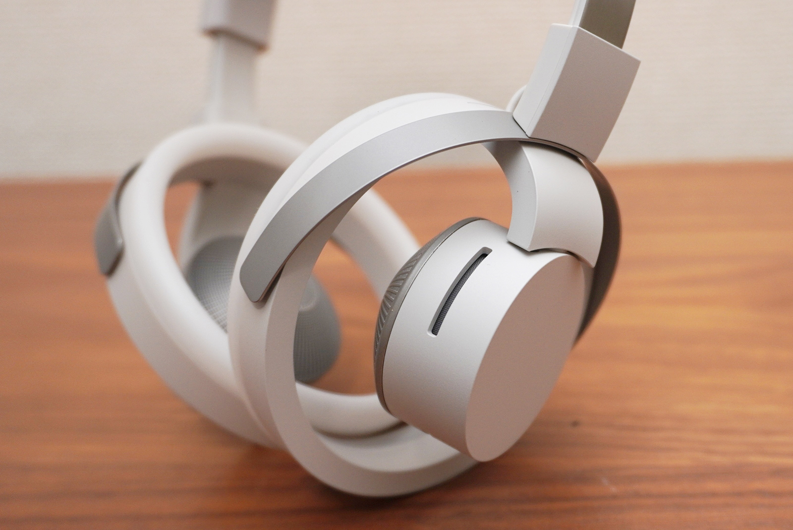 NTTのヘッドホン「nwm ONE」レビュー：耳をふさがず音漏れしにくくなる