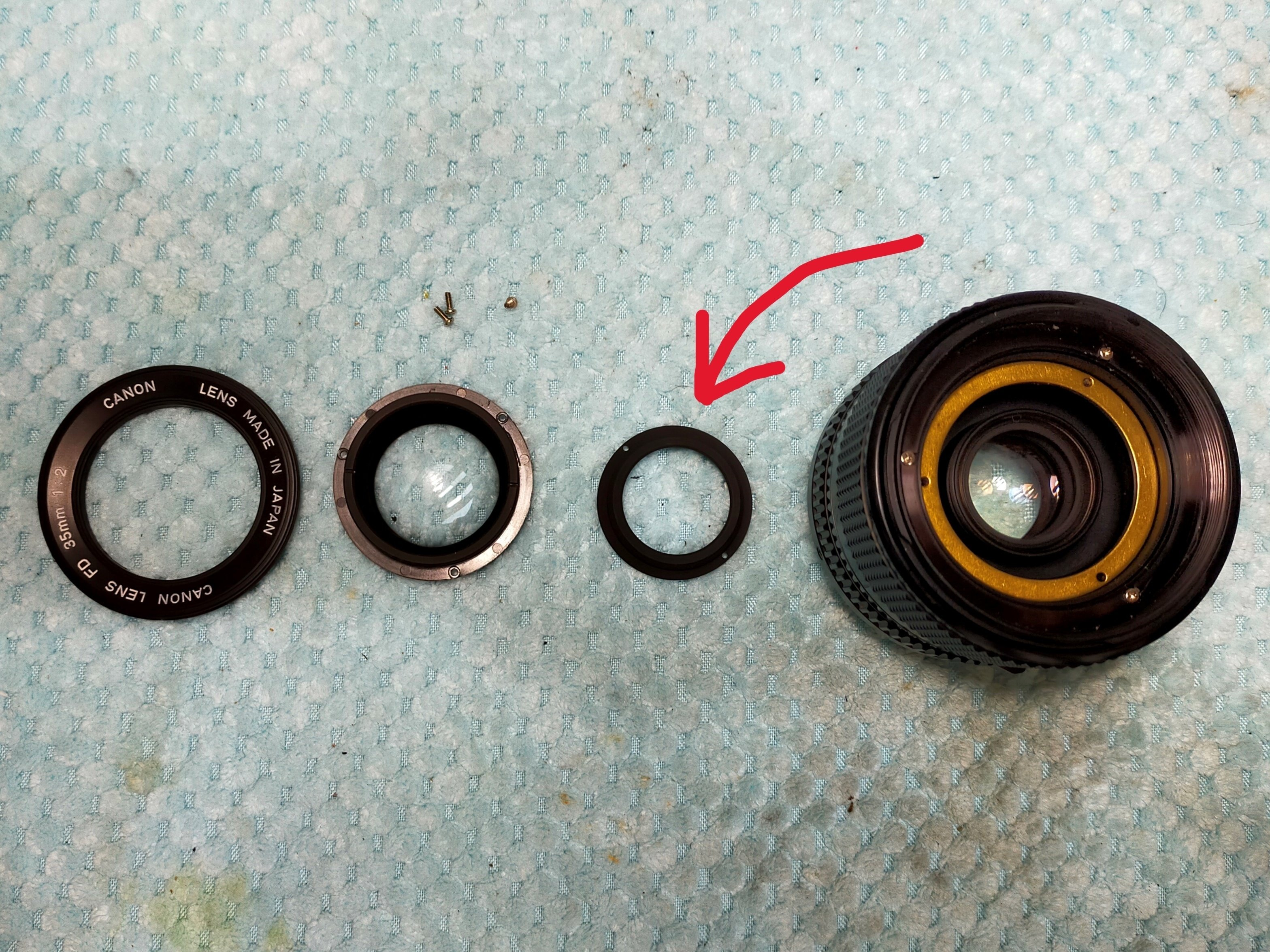 Canon New FD 35mm F/2の分解とカタつきの解消法｜フィルムカメラ修理
