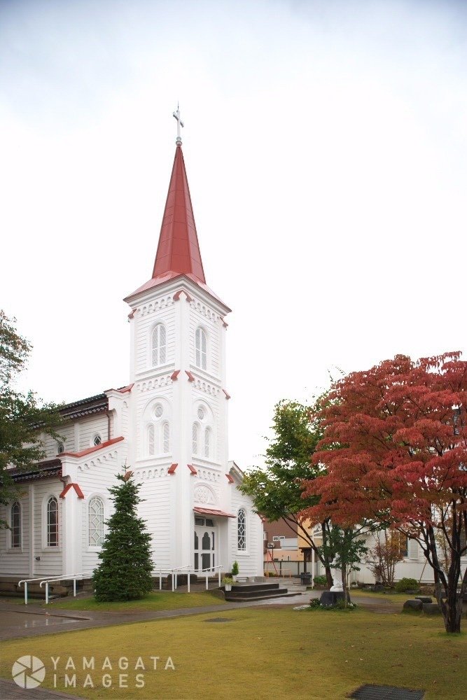 日本の最も美しい教会」鶴岡カトリック教会＊黒いマリア像｜roi