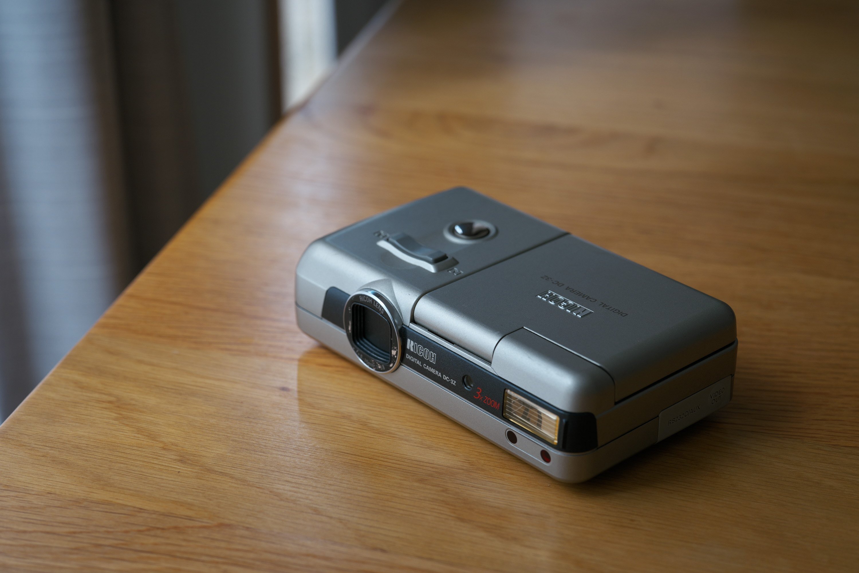 オールドデジカメ思い出話 その1 RICOH DC-3Z｜ちいさな島