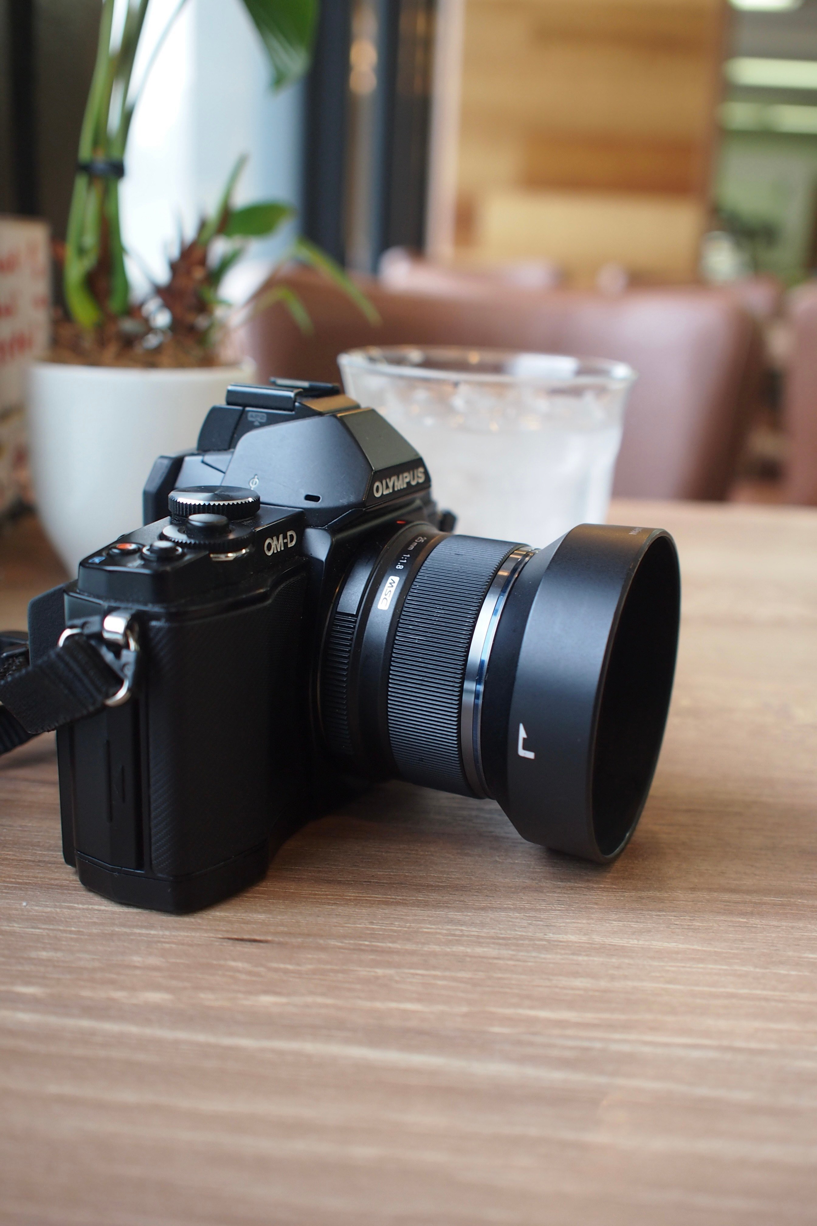 20231219 最近はOM-D E-M5と25mm レンズの組み合わせで持ち歩くことが