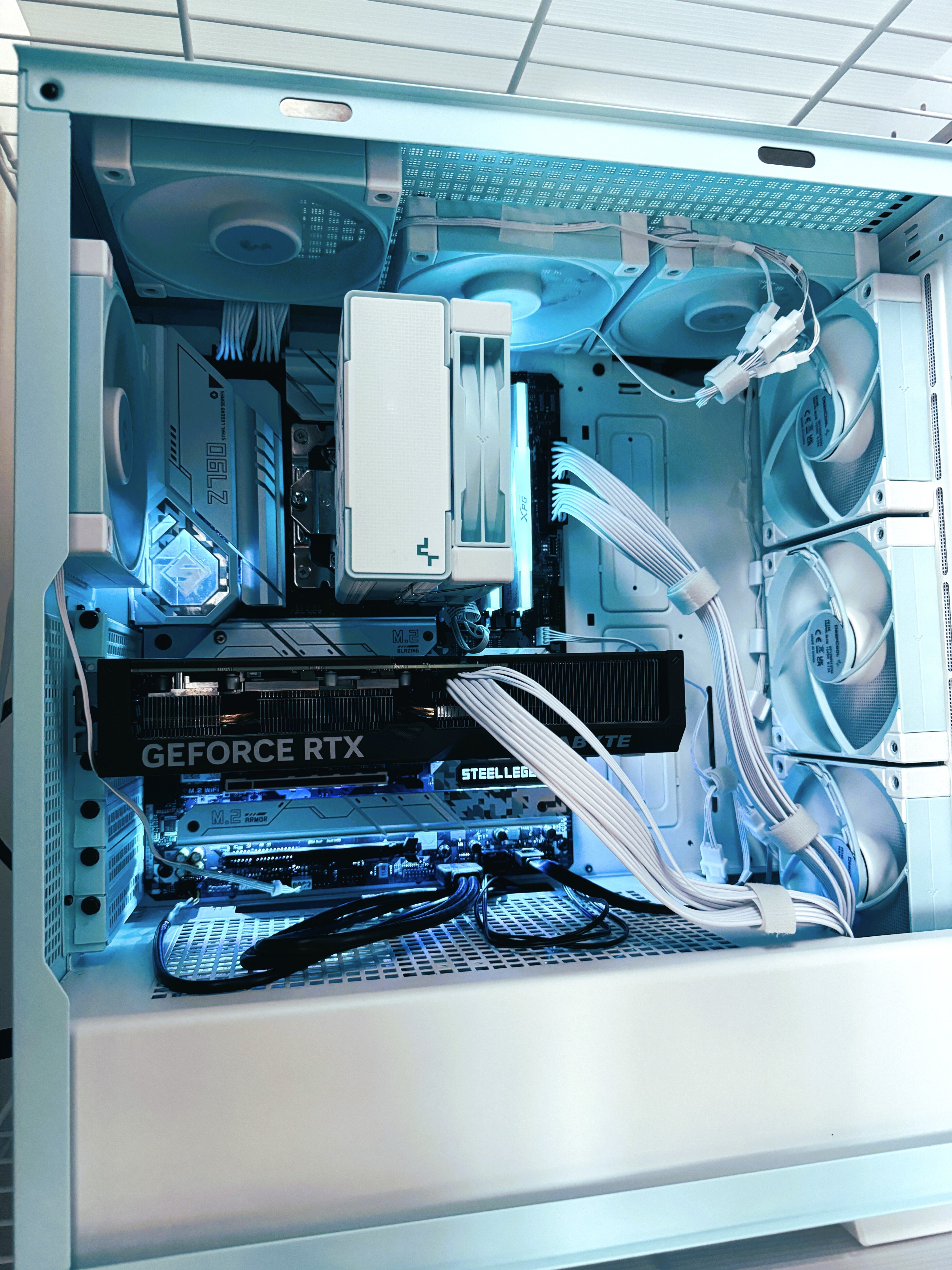 ブルー＆ホワイト 自作PC組み立てた（アイテム紹介）｜req