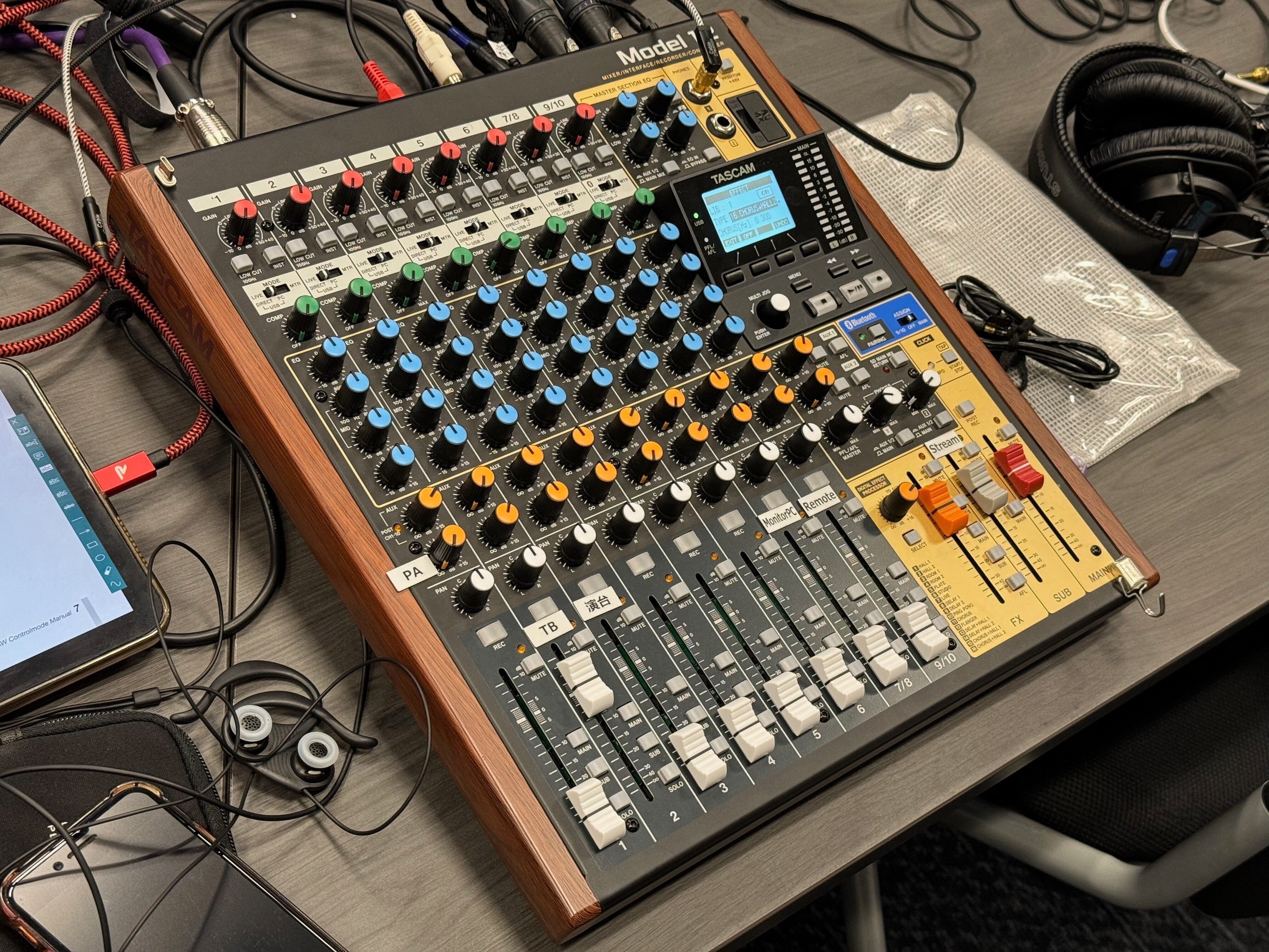 配信初心者にもオススメ！音声ミキサー「TASCAM model 12」は配信も